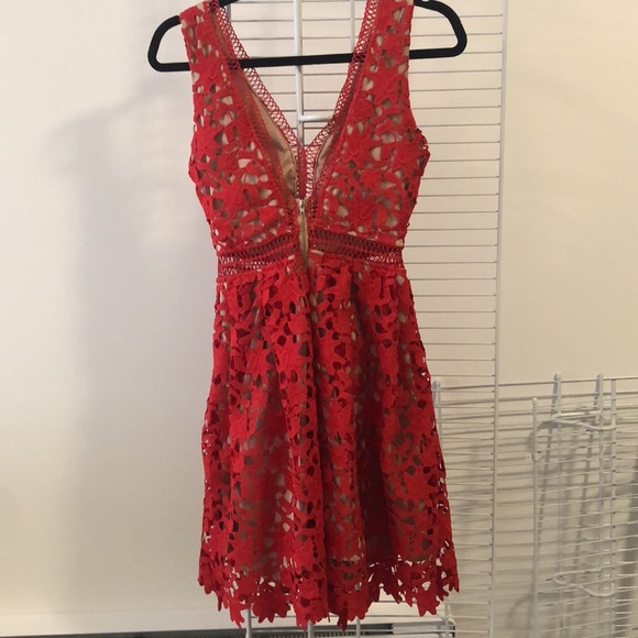 Embroidered red dress - Picture 3 of 5